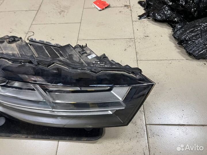 Фара передняя правая Audi Q7 4m LED USA