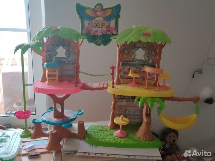 Домик-кафе для куклы