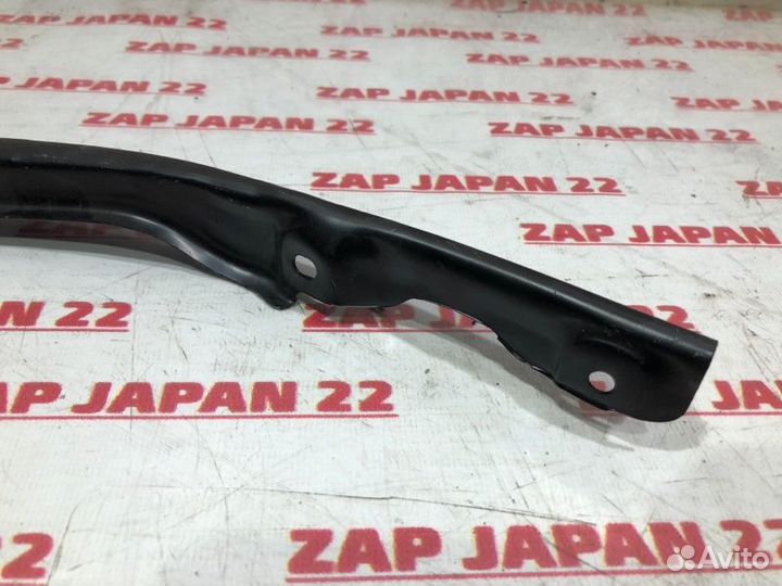 Кронштейн бампера передний правый Toyota Camry