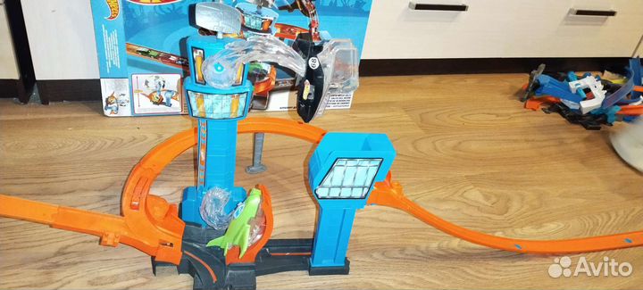 Hot wheels набор с автозапуском машин