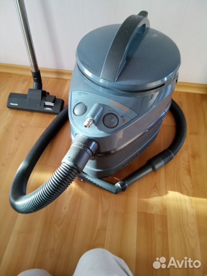 Моющий пылесос Philips