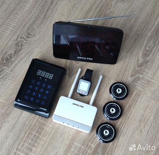 Система вызова: кнопка вызова официанта с часами