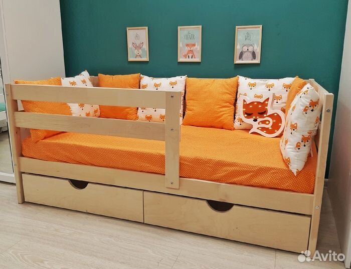 Кроватка для малыша софа из натурального дерева с