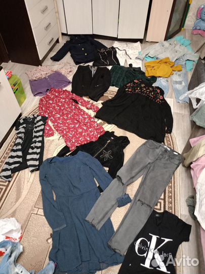 Пакетом огромным женских вещей