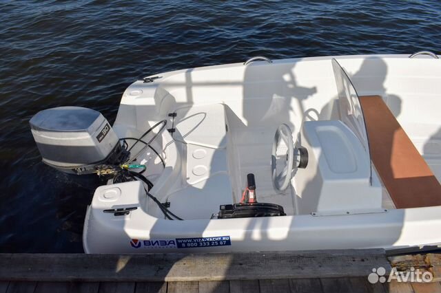 Стеклопластиковая моторная лодка Легант-350 Консол