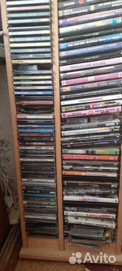 Диски с фильмами, музыкой, играми