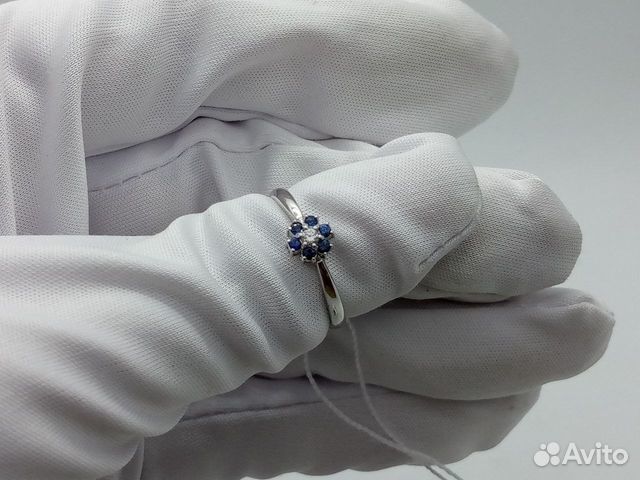 Кольцо с природным камнем Золото