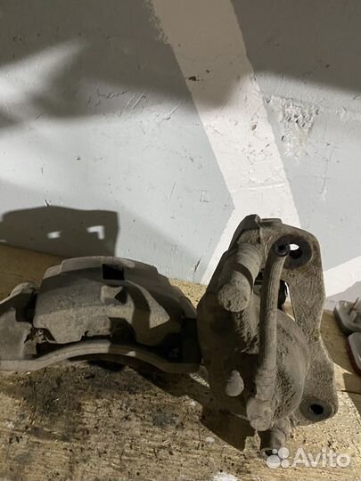 Суппорт передний mazda 626