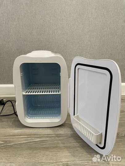 Холодильник для косметики Libhof CT-6 6л