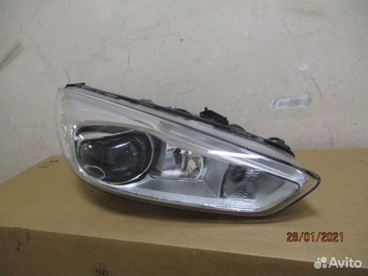 Фара правая Ford Focus/Focus RS/Focus ST