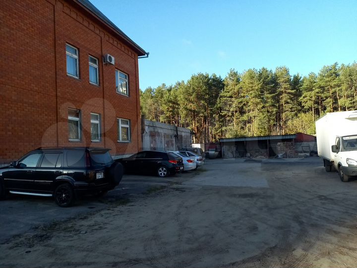 Машиноместо, > 30 м²