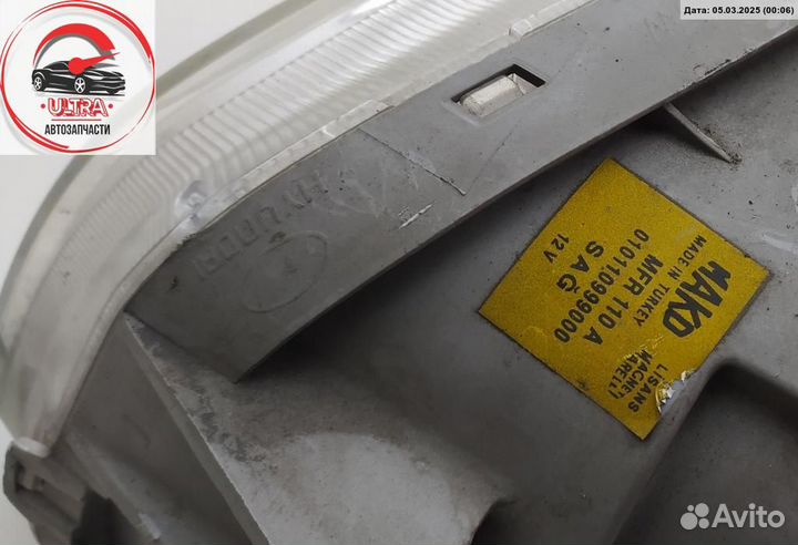 Фара правая б/у Hyundai H1 921044A510