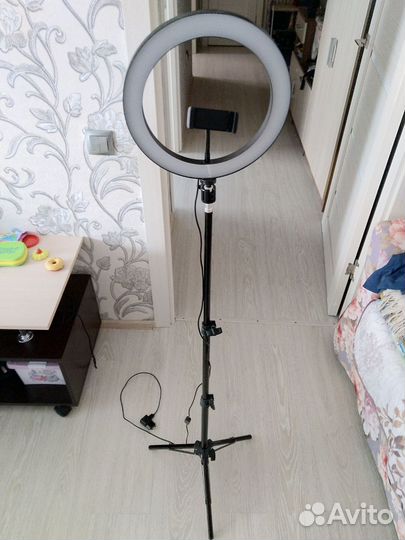 Кольцевая лампа со штативом