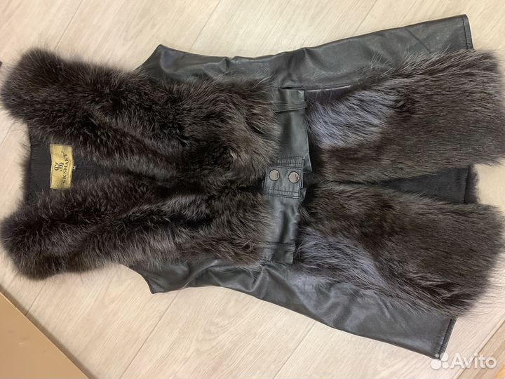 Жилетка меховая женская енот