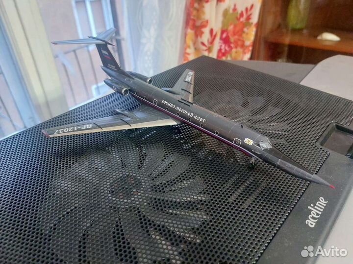 Модель самолёта ту-134убл. 1:144