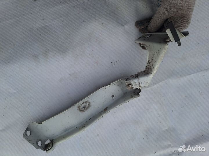 Кронштейн крыла правый Audi A4 B8 2007