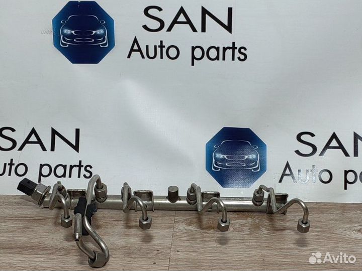 Топливная рампа правая Bmw 5 F10 N63B44 2011