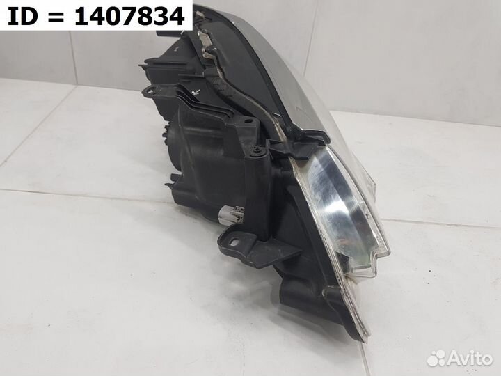 Фара левая Toyota Camry