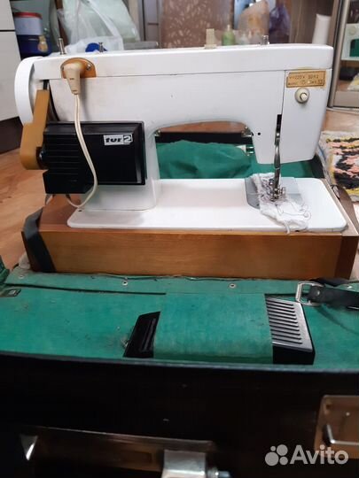 Швейная машина Чайка