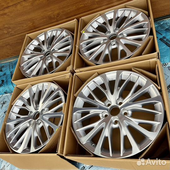 Диски Toyota Camry V70 V75 R18 Новые Оригинал