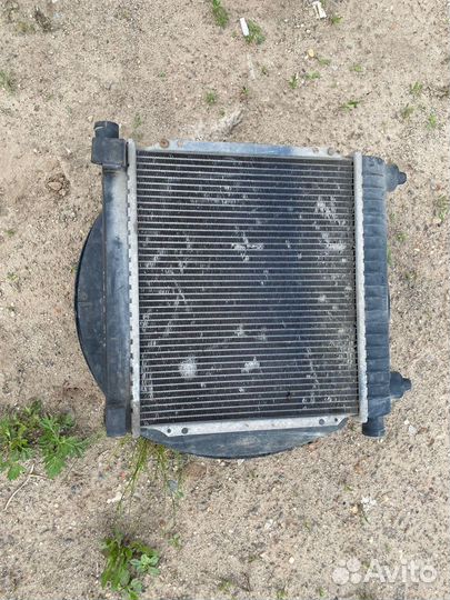 Радиатор охлаждения Mercedes w124