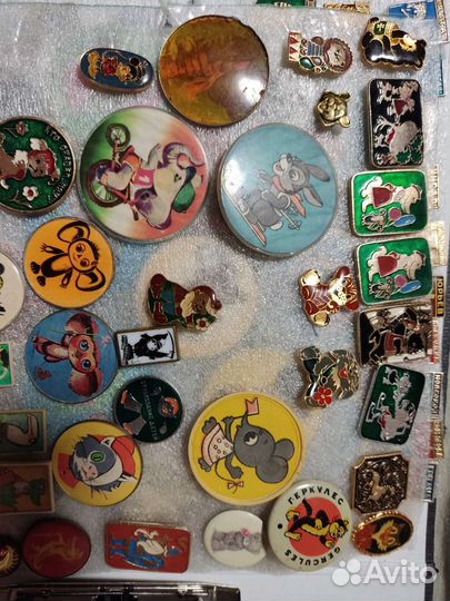 Значки, в основном детские