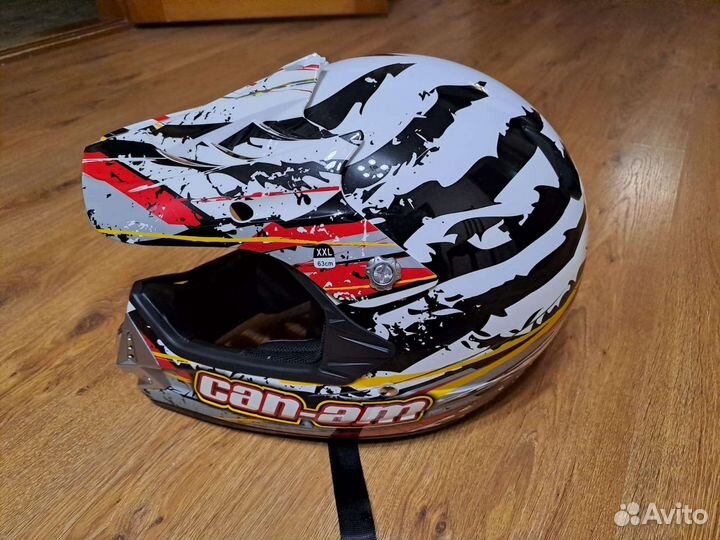 Кроссовый шлем can-am