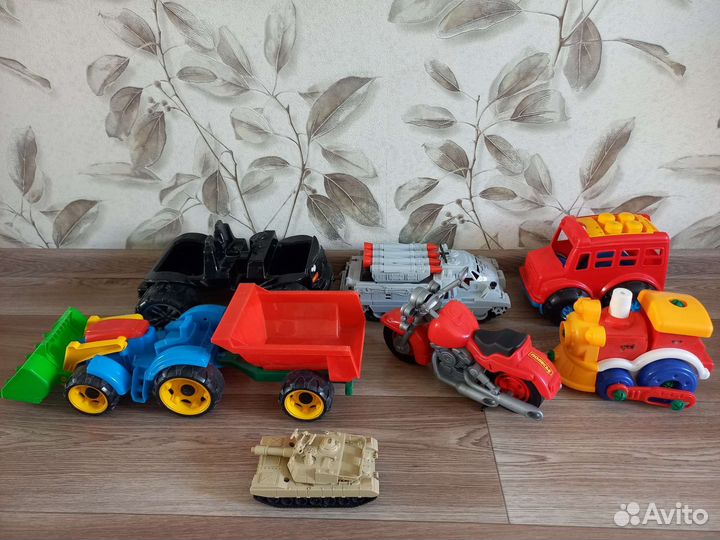 Трактор машинки игрушки пакетом