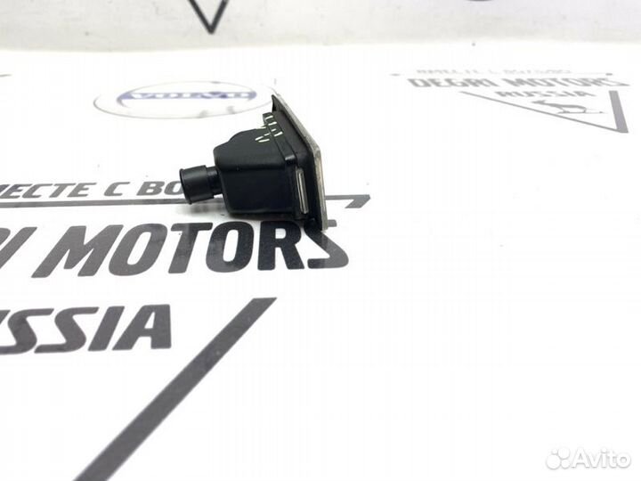 Плафон подсветки номерного знака Volvo S60 S80 99