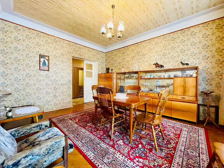 2-к. квартира, 69 м², 2/4 эт.