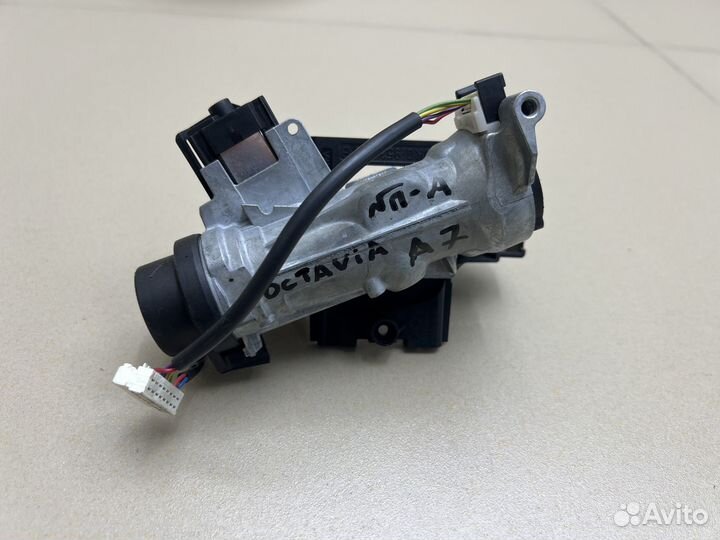 Замок зажигания Skoda Octavia A7