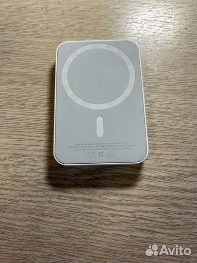 Павербанк apple