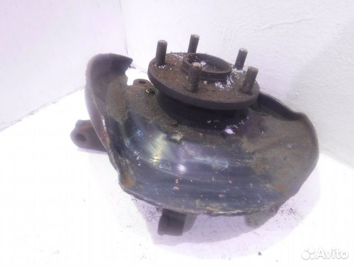 Кулак передний правый