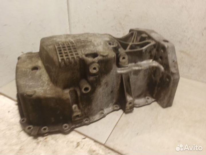 Поддон двигателя Рено