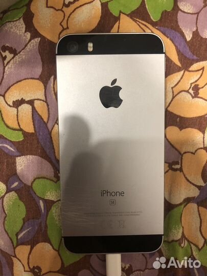 iPhone SE, 32 ГБ