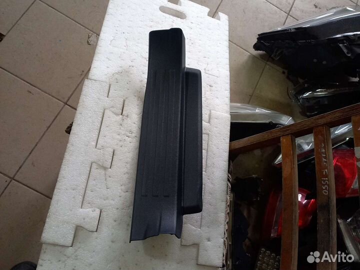 Накладка порога задняя левая Toyota Land-Cruiser