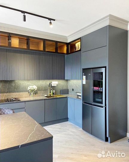 Кухня с пеналом под заказ