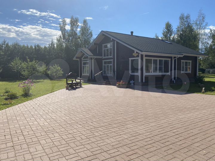 Дом 340 м² на участке 82,4 сот.