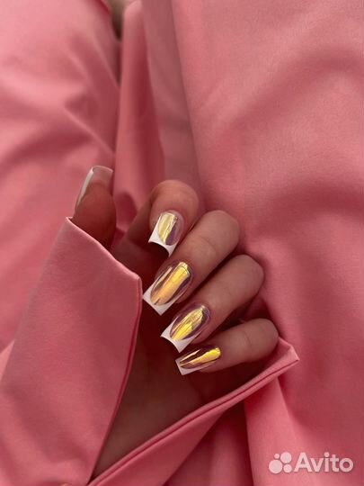 Модель на маникюр