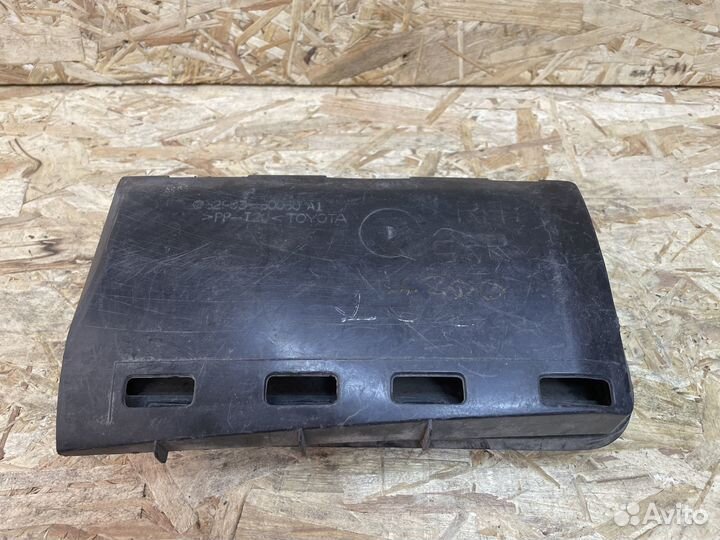 Клапан вентиляции салона правый Toyota Land Cruise