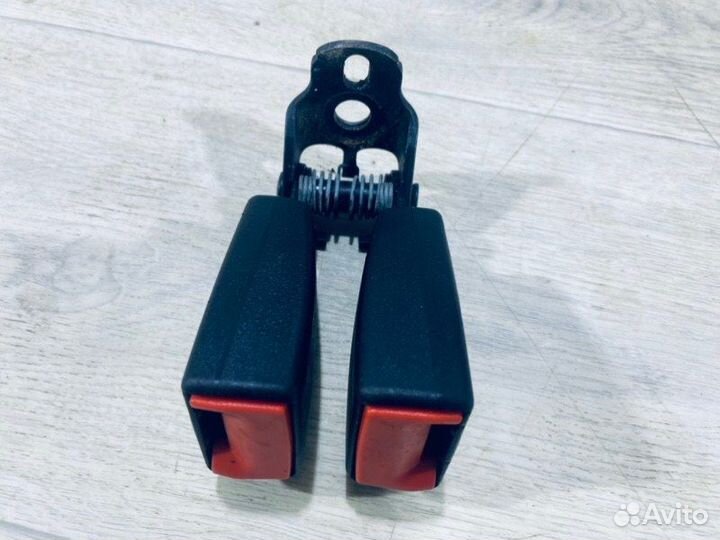 Ответная часть ремня безопасности Ford Focus седан