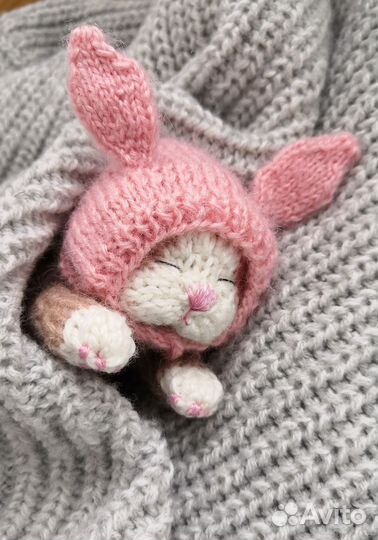 Вязаный спящий котенок на заказ ручная работа