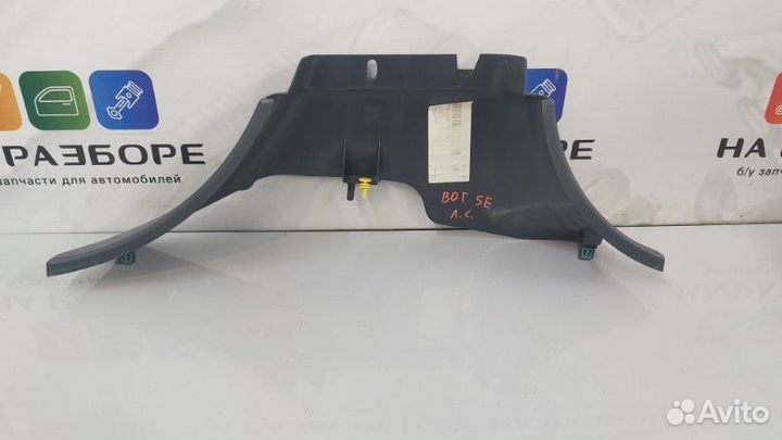 Накладка на стойку внутренняя левая Land Rover