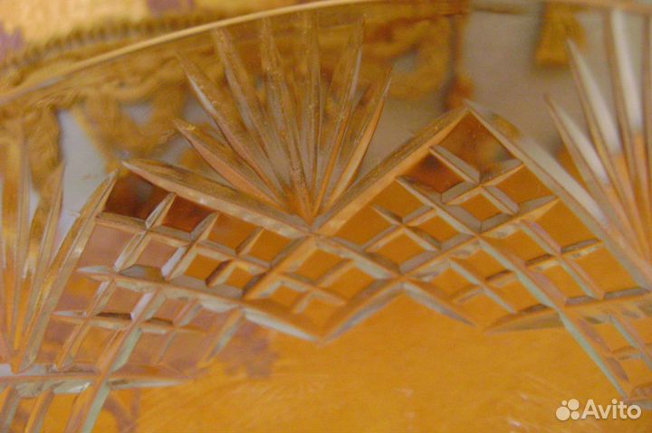 Хрустальные бокалы под мартини и сок