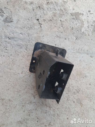 Кронштейн крепления бампера Nissan almera
