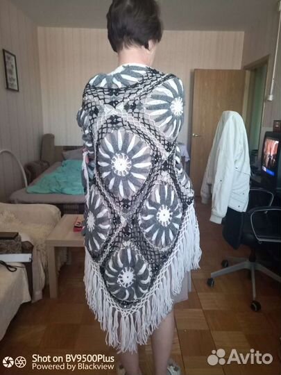 Шаль с вязаная новая