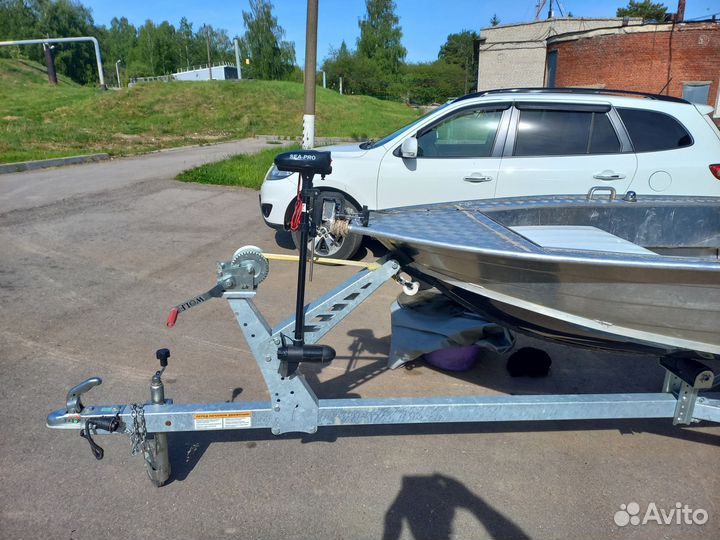 Лодка с мотором