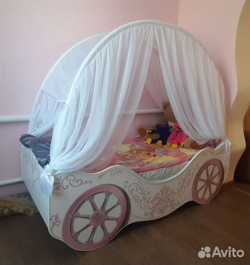 Детская кровать карета
