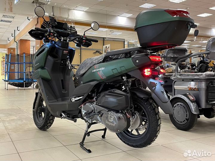 Новый бензиновый скутер Tank Discovery