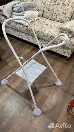 Ванночка с подставкой и пеленальный стол